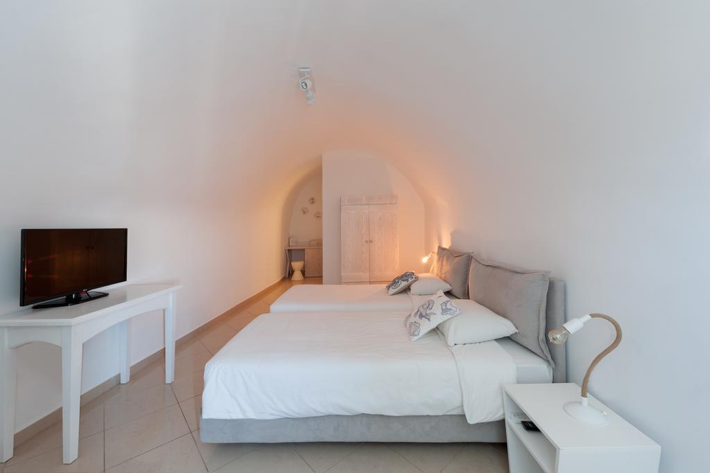 Keti 3* Fira (Santorini)